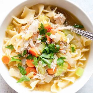 Gran Sopa De Pollo Con Fideos