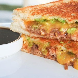 Sándwich De Queso A La Parrilla Con Cerdo Desmenuzado