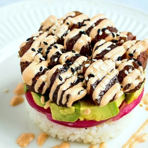 Ahi Atún Poke Apilamiento*