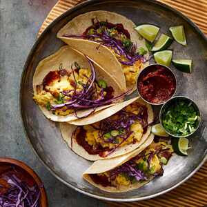 Taco De Desayuno De Tocino Y Huevo