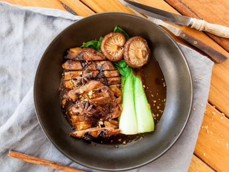 Canard En Sauce Aux Prunes