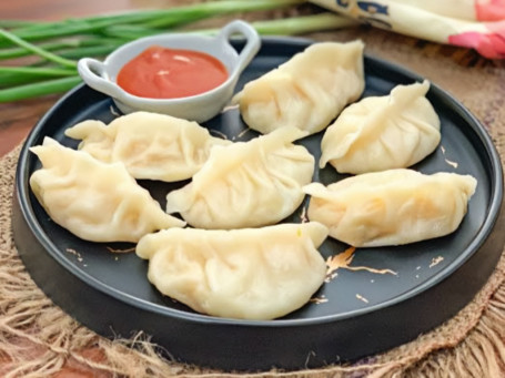 Momos Au Poulet Cuit À La Vapeur