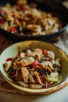 Pollo Con Cuajada De Frijoles