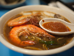 Sopa De Fideos Con Huevo Y Mariscos