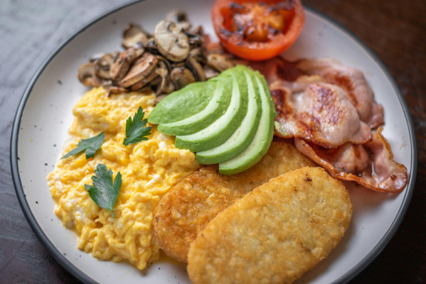 Burger De Pollo, Bacon Y Huevo