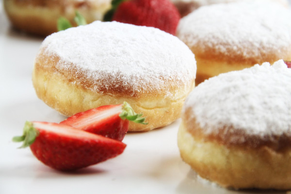 Beignet Krispy Kreme Fraise Et Vermicelles