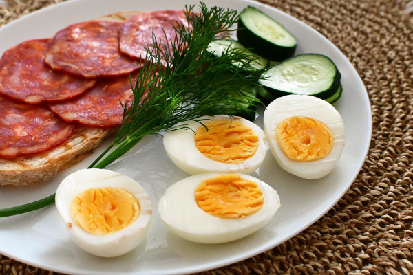 Salchicha, Huevo Y Queso