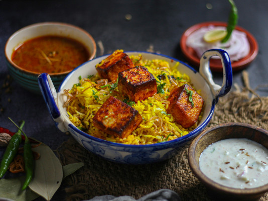 Paneer Subz Classic Paneer Et Légumes Dum Biryani Sert 1)