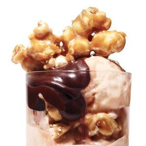 Coupe Glacée Au Caramel Chaud