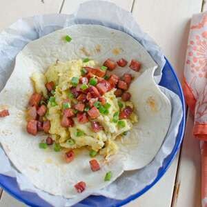 Burrito De Chorizo, Huevo, Queso