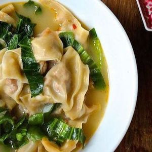 Sopa De Wonton De Cerdo Y Verduras