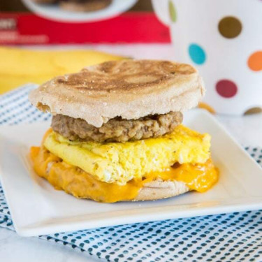 Sándwich De Muffin De Queso Y Salchicha