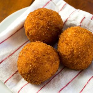 Nuevo  Doble Mozzarella, Arancini De Tomate Y Albahaca (V)