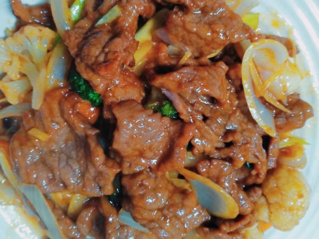 Carne De Res Con Champiñones