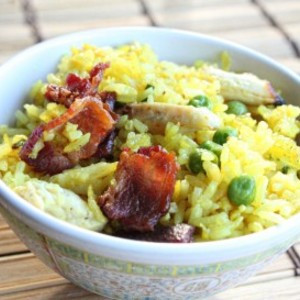 Arroz Frito Con Pollo Y Cúrcuma