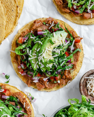 Tostada De Frijoles