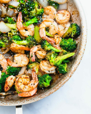 Crevettes Cuites À La Vapeur Avec Brocoli