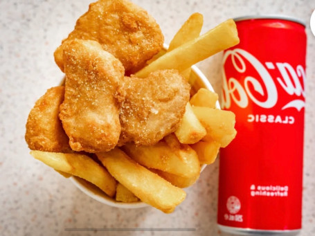 Nuggets De Pollo Y Patatas Fritas