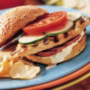 Sándwich De Pollo A La Parrilla Con Tocino Y Rancho