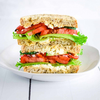 Sándwich Vegetariano Mediterráneo Medio Sándwich