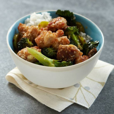 Poulet Cuit À La Vapeur Avec Brocoli