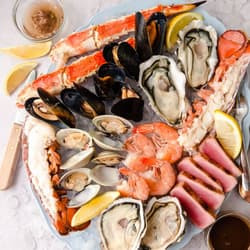 Plateau De Crevettes Géantes Au Poisson