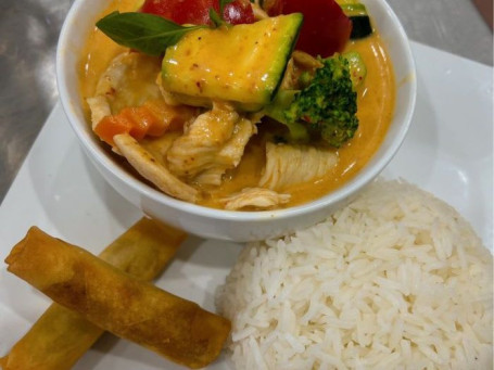 Almuerzo De Curry Rojo