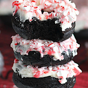 Donut De Pastel De Chocolate Sencillo