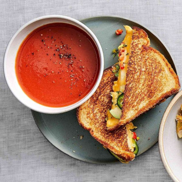 Combo De Soupe Aux Tomates Et Au Fromage Grillé