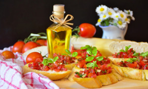 Bruschetta De Tomate Y Albahaca