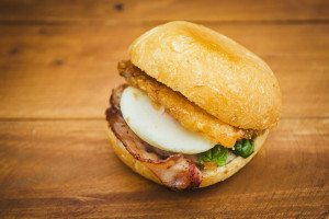 Rollo De Huevo Con Tocino