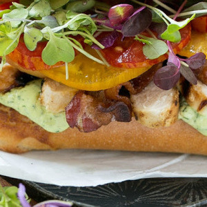 Club De Tocino Y Miel