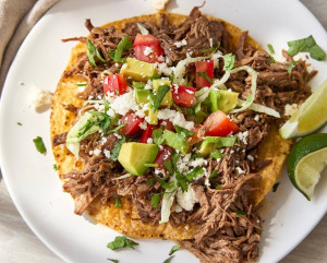 Tostada De Carne Deshebrada