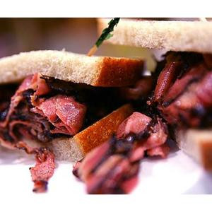 Sub De Pastrami Caliente