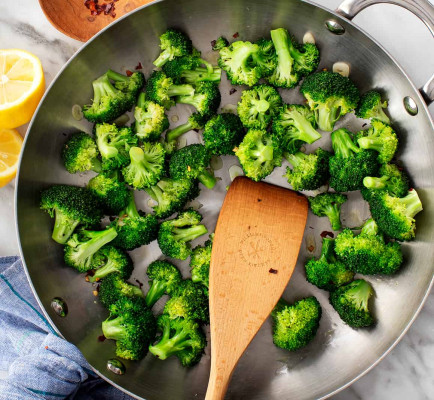 Brocoli Sauté Avec Sauce Ail