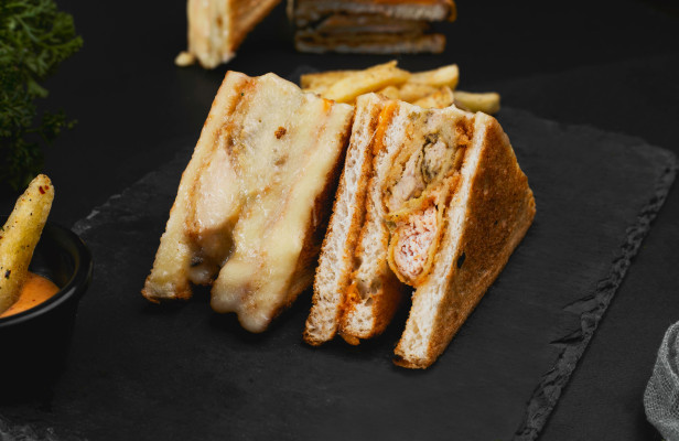 Sándwich Club Cajún Únicamente