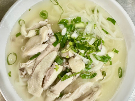 Sopa De Fideos De Arroz Con Pollo