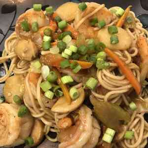 Almuerzo De Camarones Lo Mein