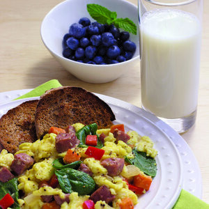 Revuelto De Salchicha De Pollo (590 Calorías.