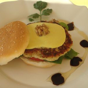 Hamburguesa De Pollo Con Papas Fritas