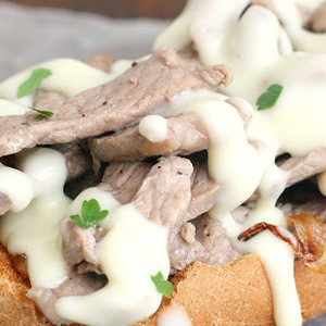 Sándwich Abierto De Carne