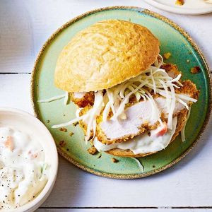 Sándwich De Pechuga De Pollo Empanizada