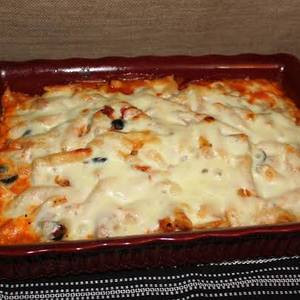 Pasta Penne Con Pollo Y Salsa Roja