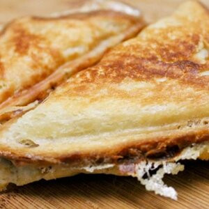 Bocadillo De Bacon Con Queso